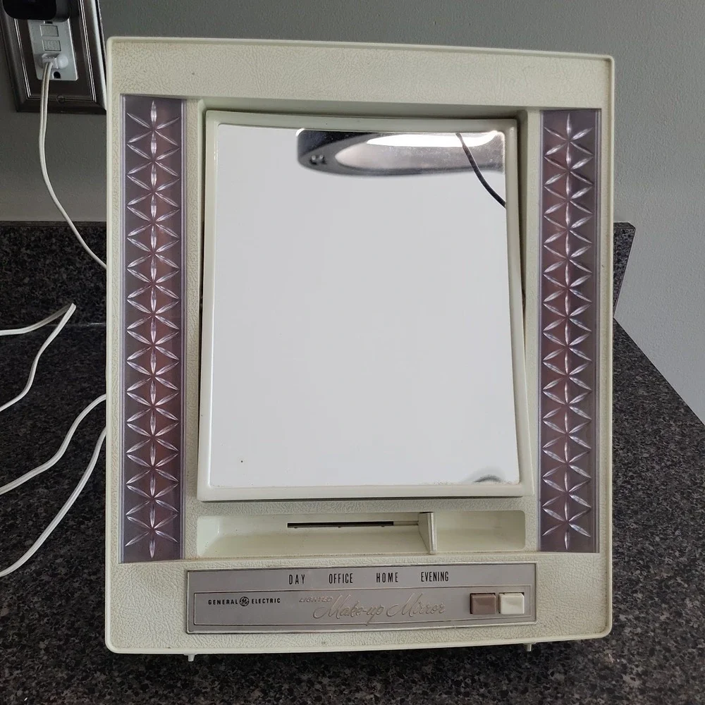 Vintage GE Lighted‎ Makeup Mirror Model B21M-1 Lighted Vanity Mirror 4 Settings